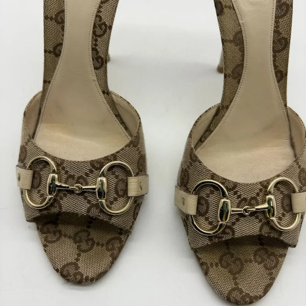 Gucci Peep Toe Pumps in Brown